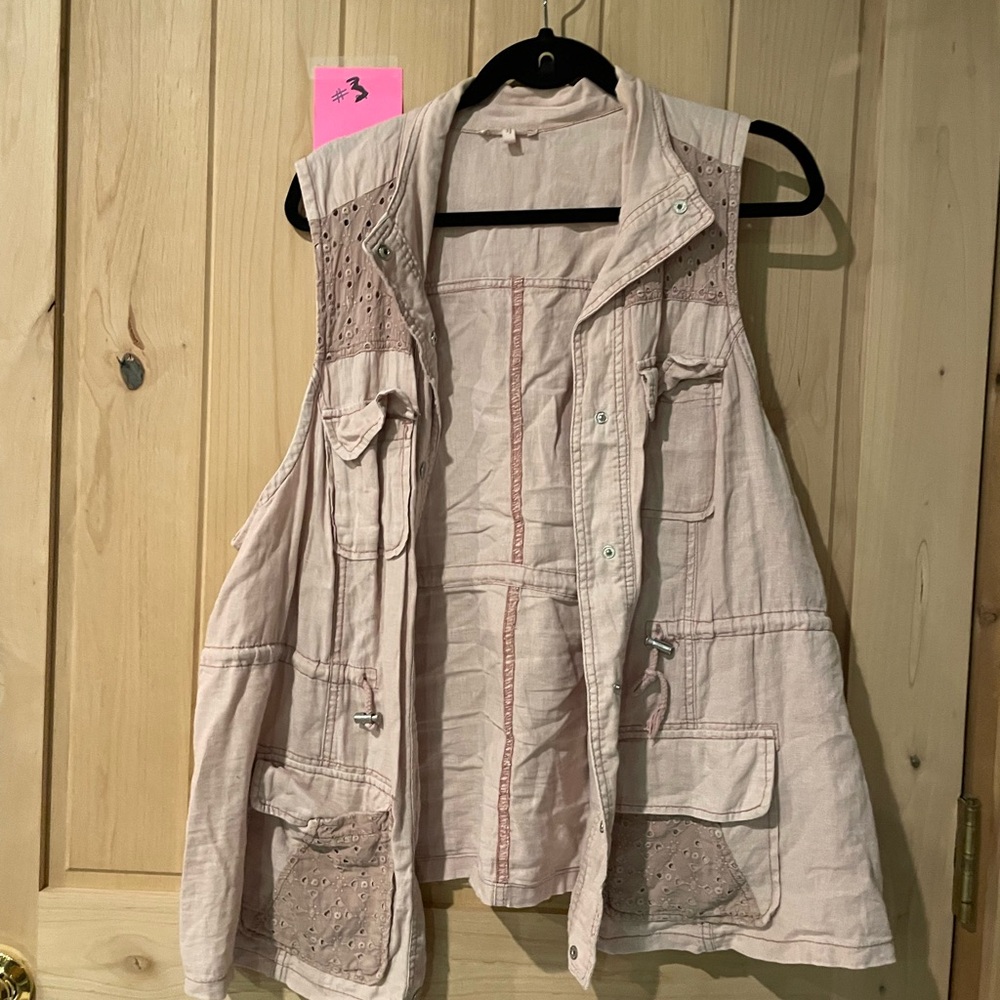 235 Maurices 1X Light Pink Sleeveless Vest